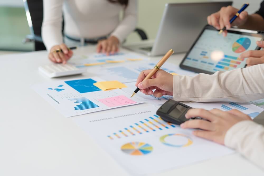 Co daje opiekun faktoringowy w praktyce: jak wygląda codzienne wsparcie firmy korzystającej z faktoringu